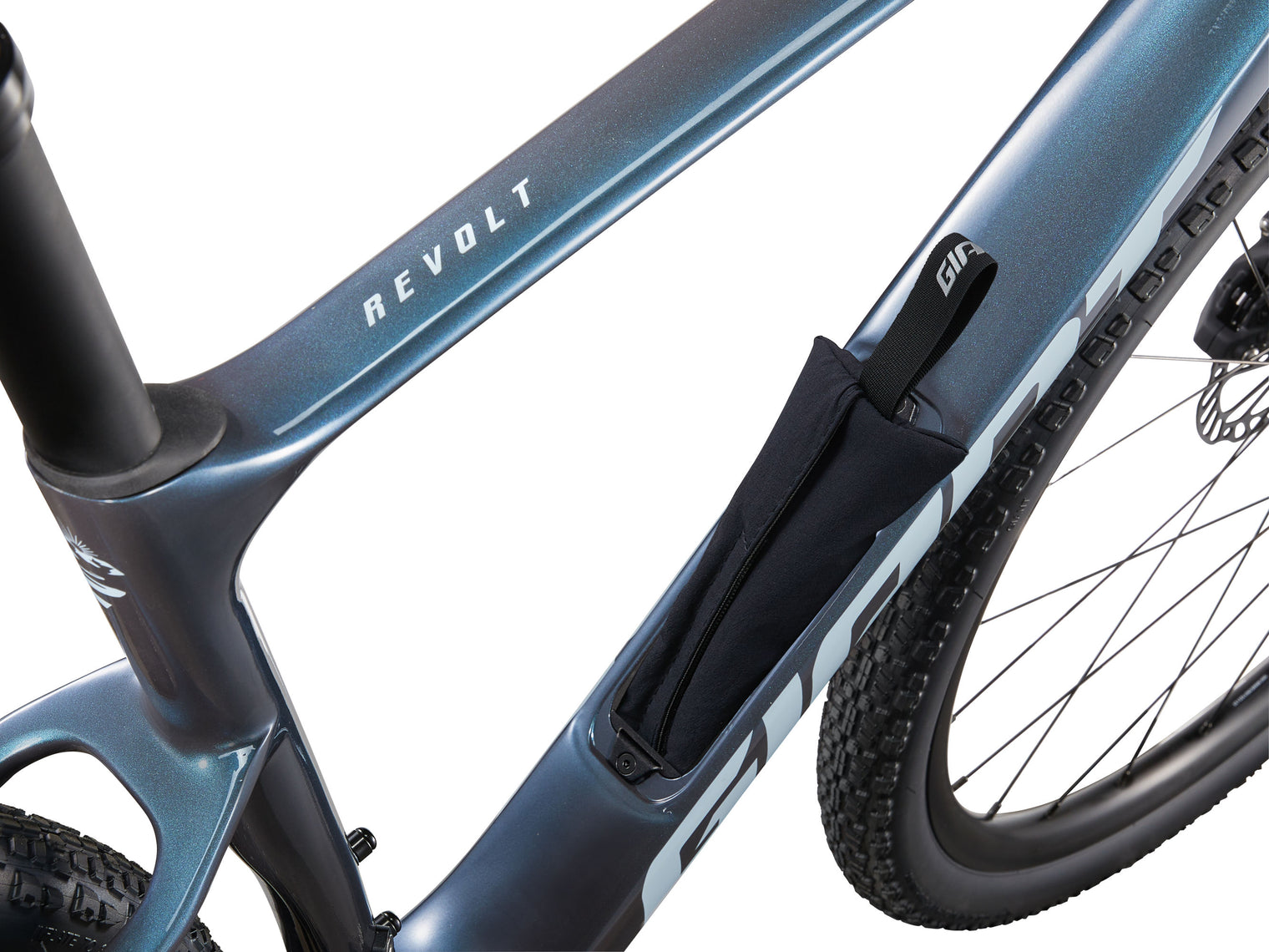 Giant 2025 Revolt Advanced 1